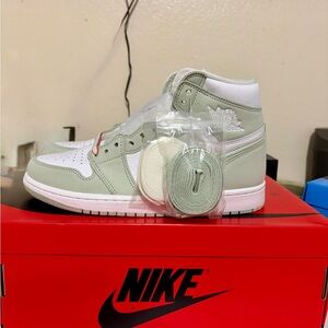 Nike High-Top Sneakers in Light Green and White